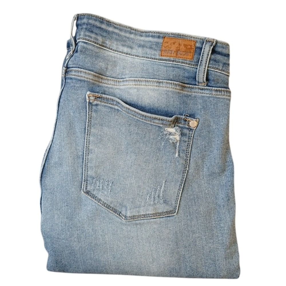 Judy Blue Boyfriend Fit Light Washe Distressed Jeans size 13/31
